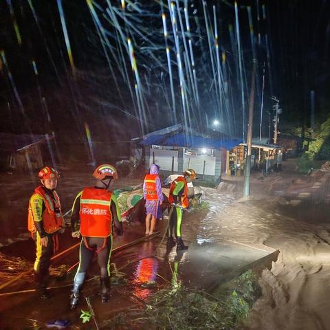 暴雨将至,湖南迎战新一轮强降雨,全民须警惕 暴雨将至,湖南迎战新一轮强降雨,全民须警惕